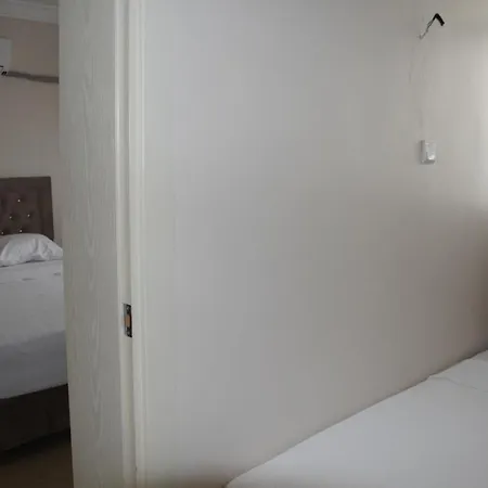 Cunda Efsane Hotel *