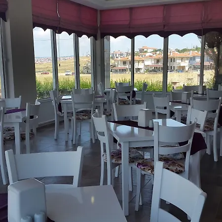 Cunda Efsane Hotel *